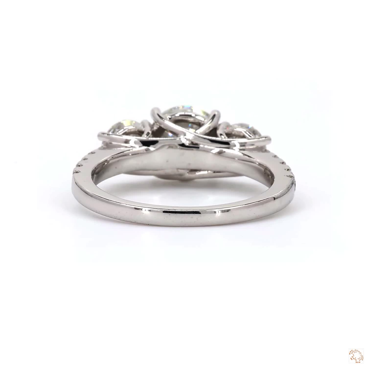 round brilliant-cut center diamond flanked | LR-384 (DA602234)