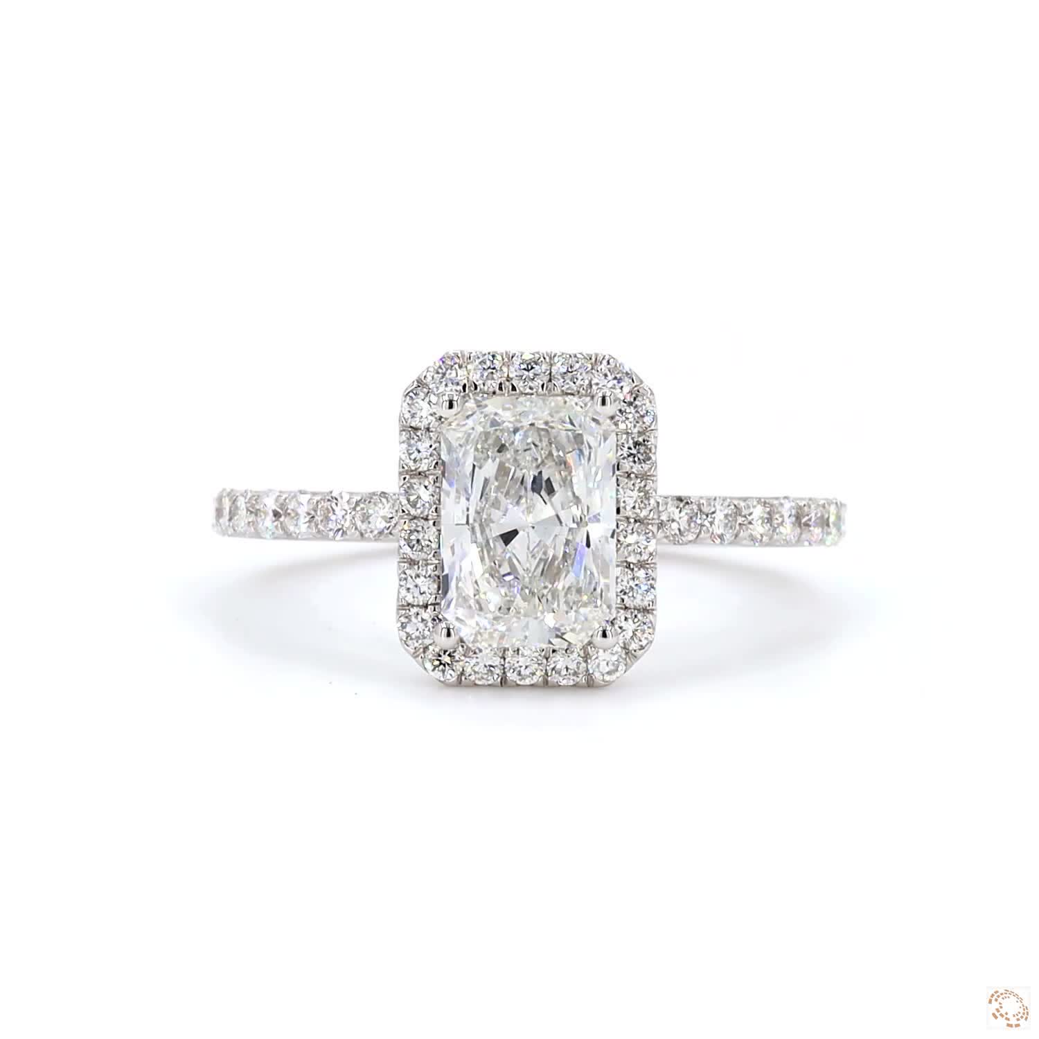 Radiant-cut diamond halo ring set in white gold | LR-393 (DA602248)